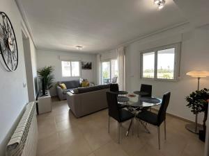 Χώρος καθιστικού στο A Two Bed Apartment With Golf Views - RA4512LT