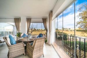 Balkon lub taras w obiekcie Beautiful apartment at La Torre Golf Resort with large terrace - MO4212LT