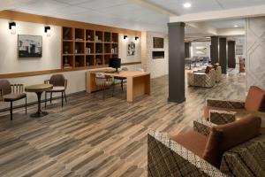 Posezení v ubytování DoubleTree by Hilton North Salem