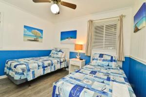 Seas the Day w Ocean Views and New Upgrades客房内的一张或多张床位