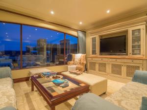 A seating area at Villa Paradisa Guest House