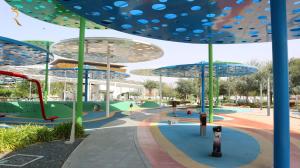 Parquinho infantil em Vanilla Grove Calm 2BR Duplex Retreat in Oasis - Tranquil Stay Near Masdar Park & City Centre