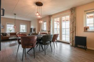 Χώρος καθιστικού στο Hello Zeeland - vakantiewoning Knuitershoek 66