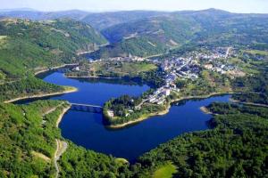 an aerial view of a lake in the mountains at One bedroom apartement with enclosed garden and wifi at Mourisca 