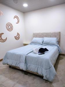 En eller flere senge i et værelse på Hostal Carvajal