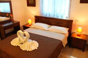 Suites & Spa Galilee tesisinde bir odada yatak veya yataklar