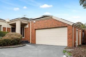 a brick house with a garage at 3BR Townhouse 7km to Chadstone in Chadstone