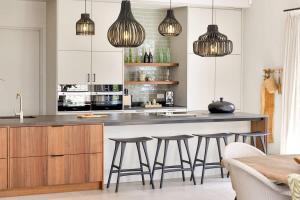 a kitchen with a large island with bar stools at Tres Ojos in Sabadeco in Kralendijk
