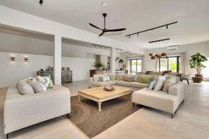 a living room with two couches and a coffee table at Tres Ojos in Sabadeco in Kralendijk
