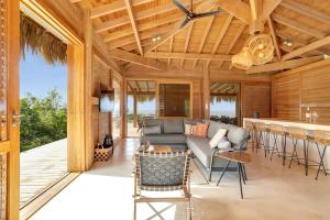 Χώρος καθιστικού στο Kas Bèrde with stunning views