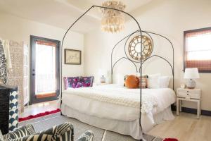 Postel nebo postele na pokoji v ubytování Boho Lux