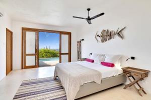 Ένα ή περισσότερα κρεβάτια σε δωμάτιο στο Kas Bèrde with stunning views +50 φωτογραφίες