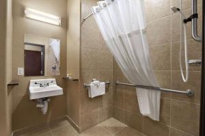 Ванная комната в Sonesta Essential Gonzales TX