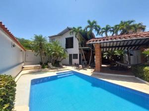 a swimming pool in front of a house at Casa en Cauca Viejo con piscina, Jacuzzi y turco in Jericó