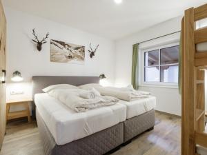 Postel nebo postele na pokoji v ubytování Tauernsuites Sonnblick Top 4 und 5