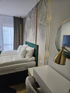 Posteľ alebo postele v izbe v ubytovaní Apartament Deluxe Centrum Warszawa