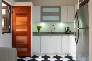 مطبخ أو مطبخ صغير في Aqua Suite - 1 BR in best location in Old San Juan