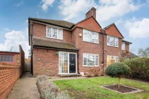 a brick house with white windows at Delightful 3BR family house in Thames Ditton