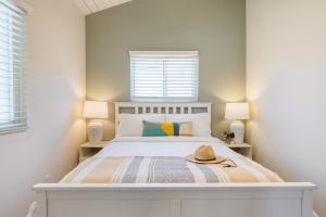 a bedroom with a bed with a hat on it at Surfrider II by AvantStay Walk to the Beach Balcony in Newport Beach