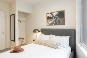 a bedroom with a bed with a hat on it at Outrider 111 by AvantStay 5 Minutes to Broadway in Nashville