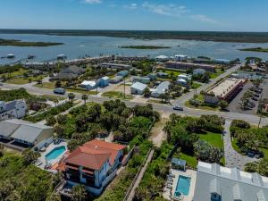 een luchtzicht op een stad met een haven bij Beachside Suite, Newly Renovated, Steps to the Sand, Relax and Unwind! in St. Augustine