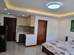 Postel nebo postele na pokoji v ubytování C Mary's Staycation in Tanza Cavite 2-3pax