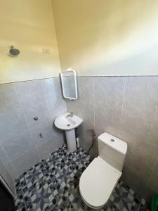 Kúpeľňa v ubytovaní SHELVES SIARGAO