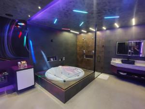 a bathroom with a glass shower with a toilet at Prestige Motel 6 in Sorocaba
