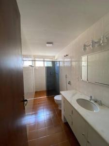 Phòng tắm tại Ap Guilherme Ferreira Uberaba