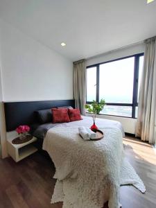 Ένα ή περισσότερα κρεβάτια σε δωμάτιο στο Landmark2 Spacious Studio w Wi-Fi Netflix