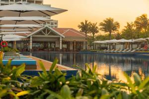 Bazén v ubytování Fusion Resort and Villas Da Nang nebo v jeho okolí