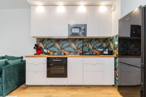 Kitchen o kitchenette sa Letnica Jungle by Grand Apartments