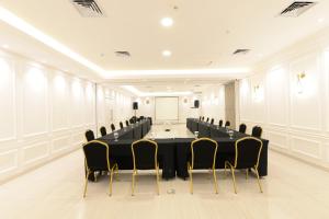 a conference room with a long table and chairs at HORU HOTEL MANGGA DUA SQUARE in Jakarta