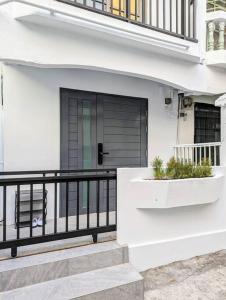 Μπαλκόνι ή βεράντα στο Cloud9 Hometel - Entire House 3BR 170m to BTS Private Quiet & Comfy