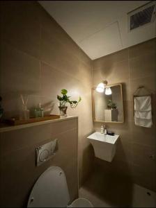 a bathroom with a toilet and a sink at Jriska apartment in Riyadh