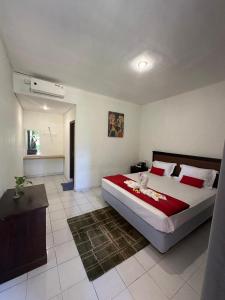 a bedroom with a large bed with red pillows at New Mekar Jaya Hotel in Legian