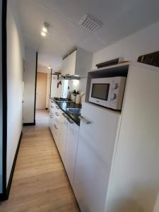 Gallery image of Stacaravan op 5 Sterren Vakantiepark De Kuilart Friesland aan het Meer met Zwembad 5P 116 in Koudum