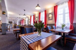 Reštaurácia alebo iné gastronomické zariadenie v ubytovaní Hotel Diamond w Białym Dworku