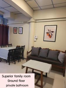 Posezení v ubytování Achcha hotel - itsaraphap MRT station - Wat Arun