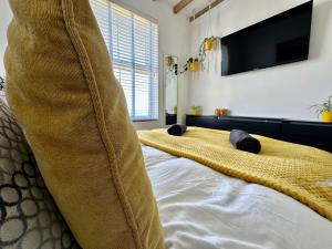 a bedroom with a bed with a yellow blanket at Breakers Guest House in Newquay +82 photos