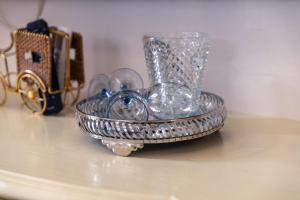 a glass bowl with a vase on a table at Suite Royale Maison de l'église du couvent in Narbonne