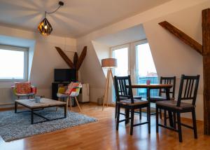 a living room with a table and chairs at Apartmenthaus Rankestraße 4 in Dresden