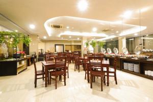 A restaurant or other place to eat at Pandanaran Prawirotaman Yogyakarta