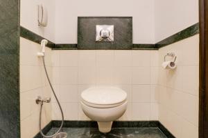 Lemon Tree Hotel Chandigarh的一间浴室