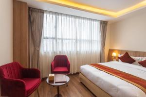 Rúm í herbergi á Hotel Crystal Pashupati