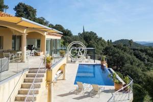 Superbe villa - piscine- vue mer veya yakınında bir havuz manzarası