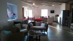 a living room with chairs and a table and a kitchen at Domaine du Grand Condest Chambres d'Hôtes à Nivillac in Nivillac