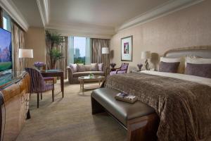 A bed or beds in a room at Hotel Mulia Senayan, Jakarta