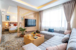 TV a/nebo společenská místnost v ubytování Hotel Crystal Pashupati
