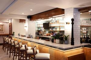 Lounge nebo bar v ubytování The Shelburne Sonesta New York